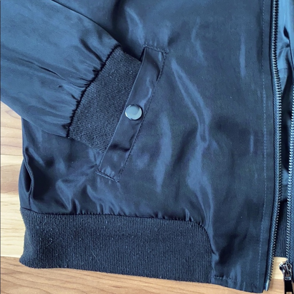 CHARLOTTE RUSSE LIGHT JACKET - Picture 2 of 3